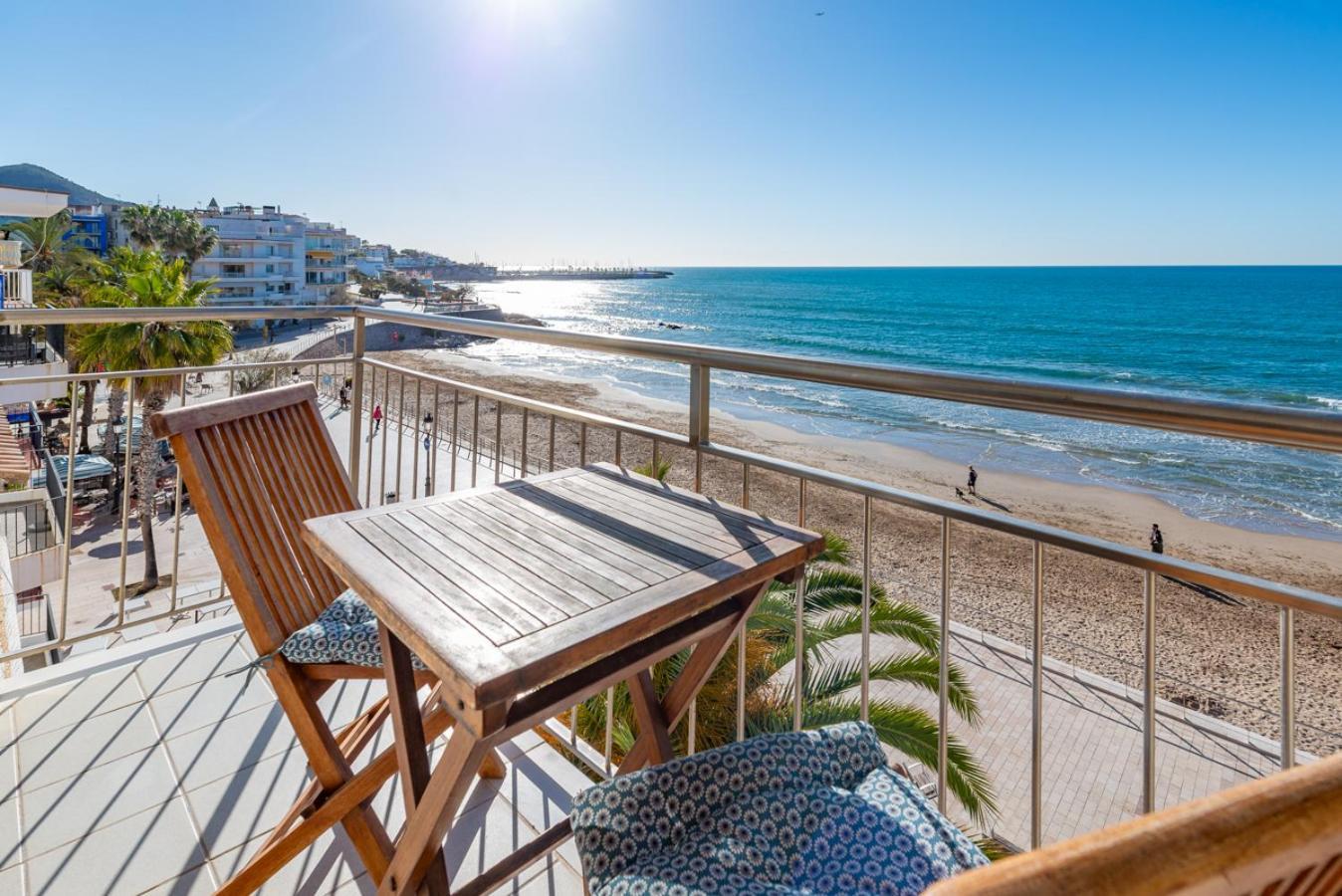 Insitges Sant Sebastia'S Beach Exterior foto