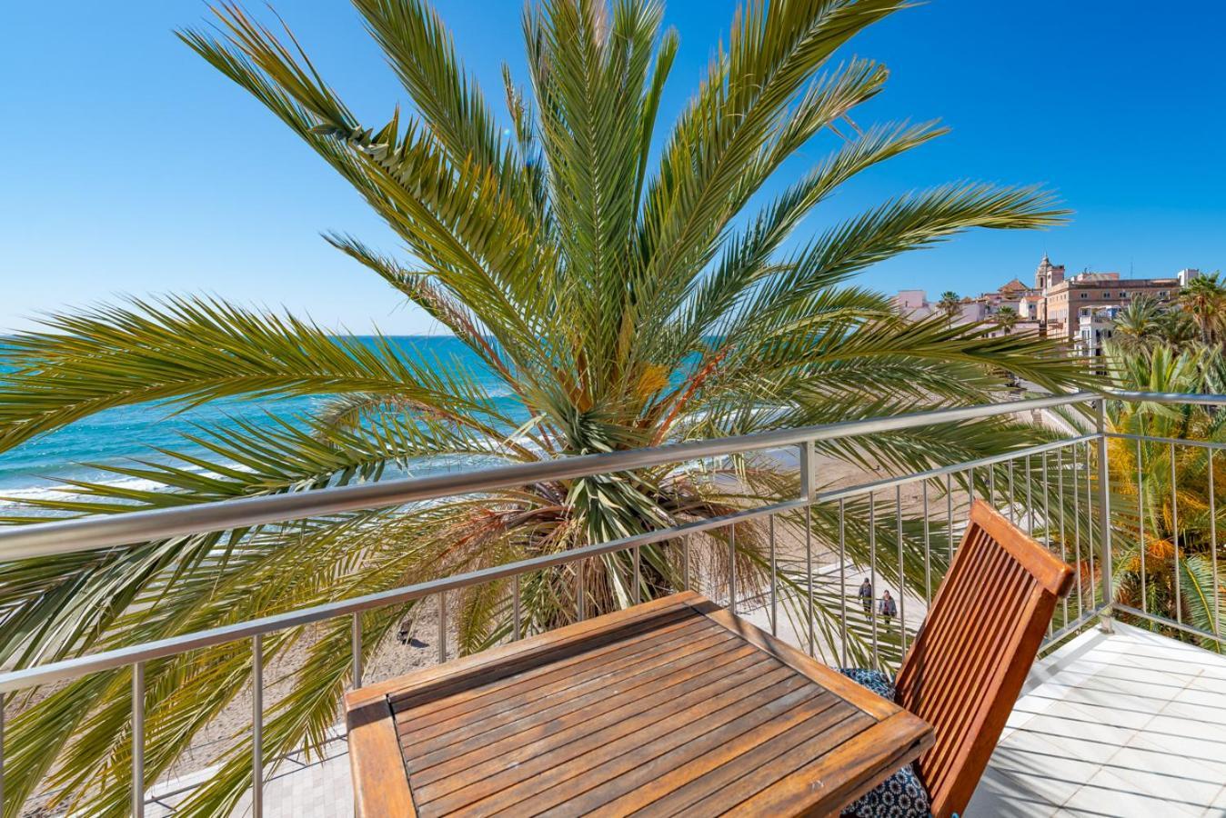 Insitges Sant Sebastia'S Beach Exterior foto