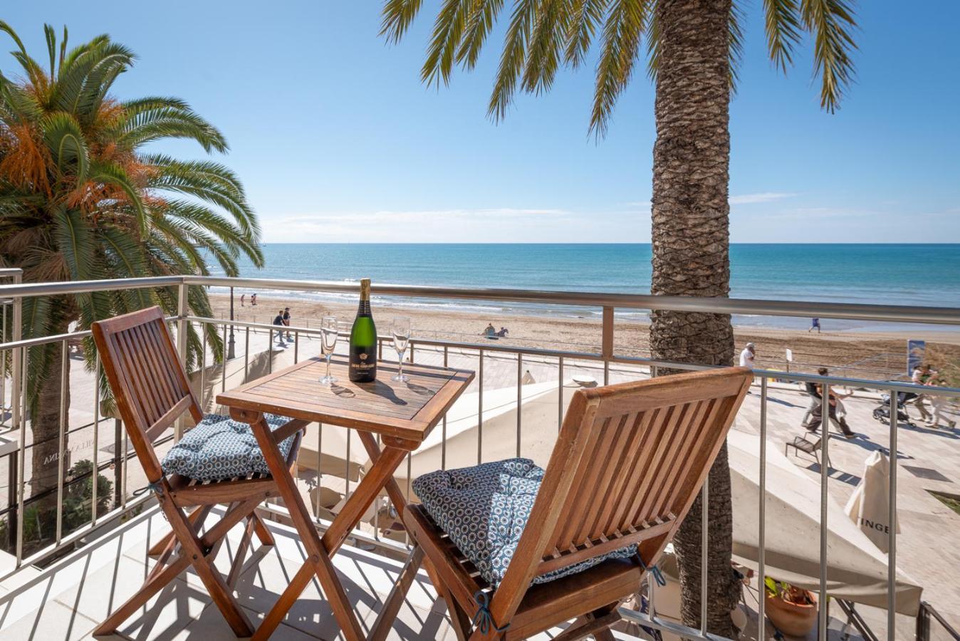 Insitges Sant Sebastia'S Beach Exterior foto