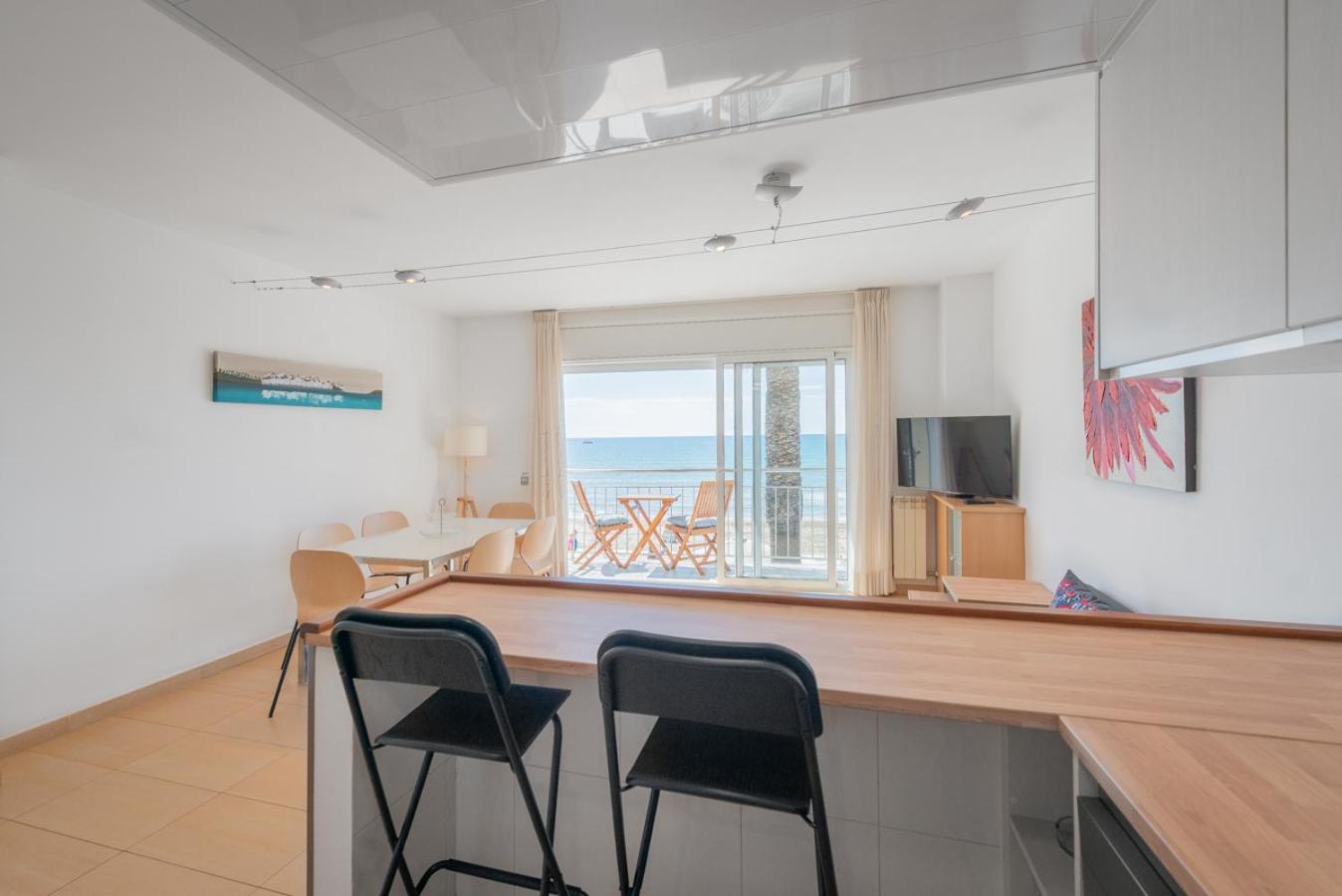 Insitges Sant Sebastia'S Beach Exterior foto